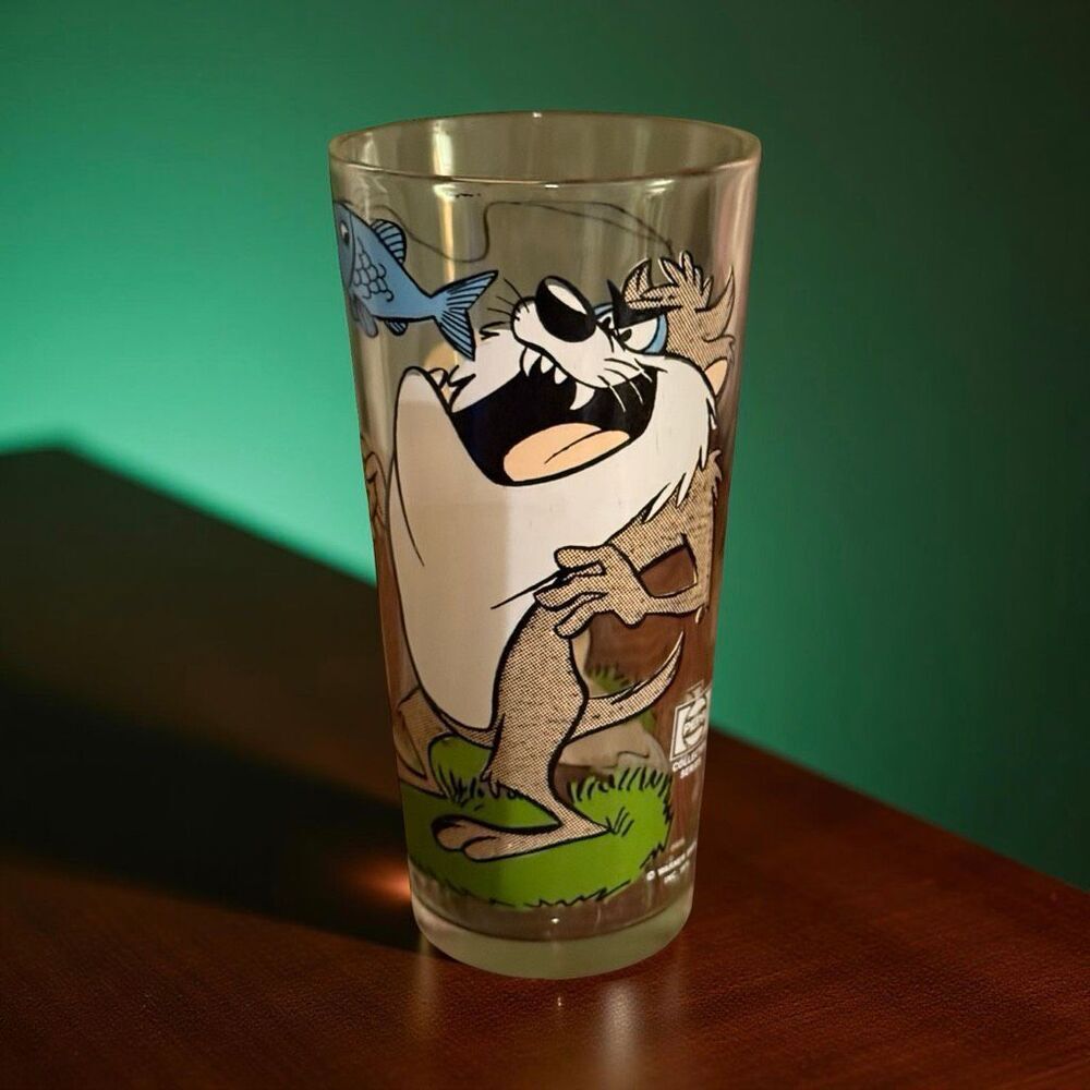 1976 Looney Tunes Warner Bros Pepsi Drinking Glass Taz Porky Pig Fishing